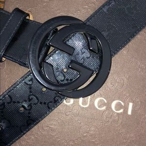 GUCCI Men’s Signature Imprime Black Belt